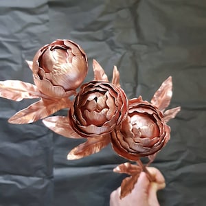 さまざまなオプションを備えた銅製の牡丹、銅製の記念日の贈り物、金属製の花、彼女への贈り物、長い茎の花