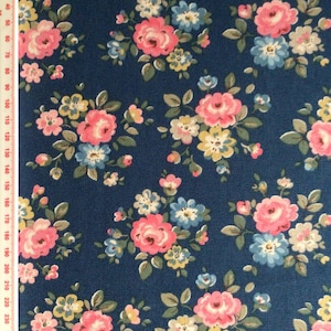 STOFF Cath Kidston Latimer Rosenblumen auf Marineblau 100% Baumwolle Ente Neue Auswahl an Größen