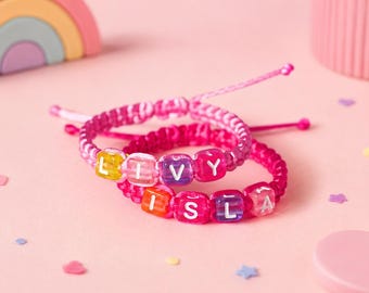 Personliga tvillingarmband – Set med 2 namnarmband – Gåva till tvillingmamma, justerbara armband, fotlänkar för tvillingar, ID-armband för identiska tvillingar
