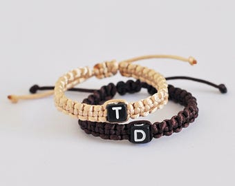 Tvilling-ID-armband, armband för babyinitialer, set med 2 armband för nyfödda, minnessak till nyfödd, babyshowerpresent, identiska tvillingar, fotlänkar för tvillingar