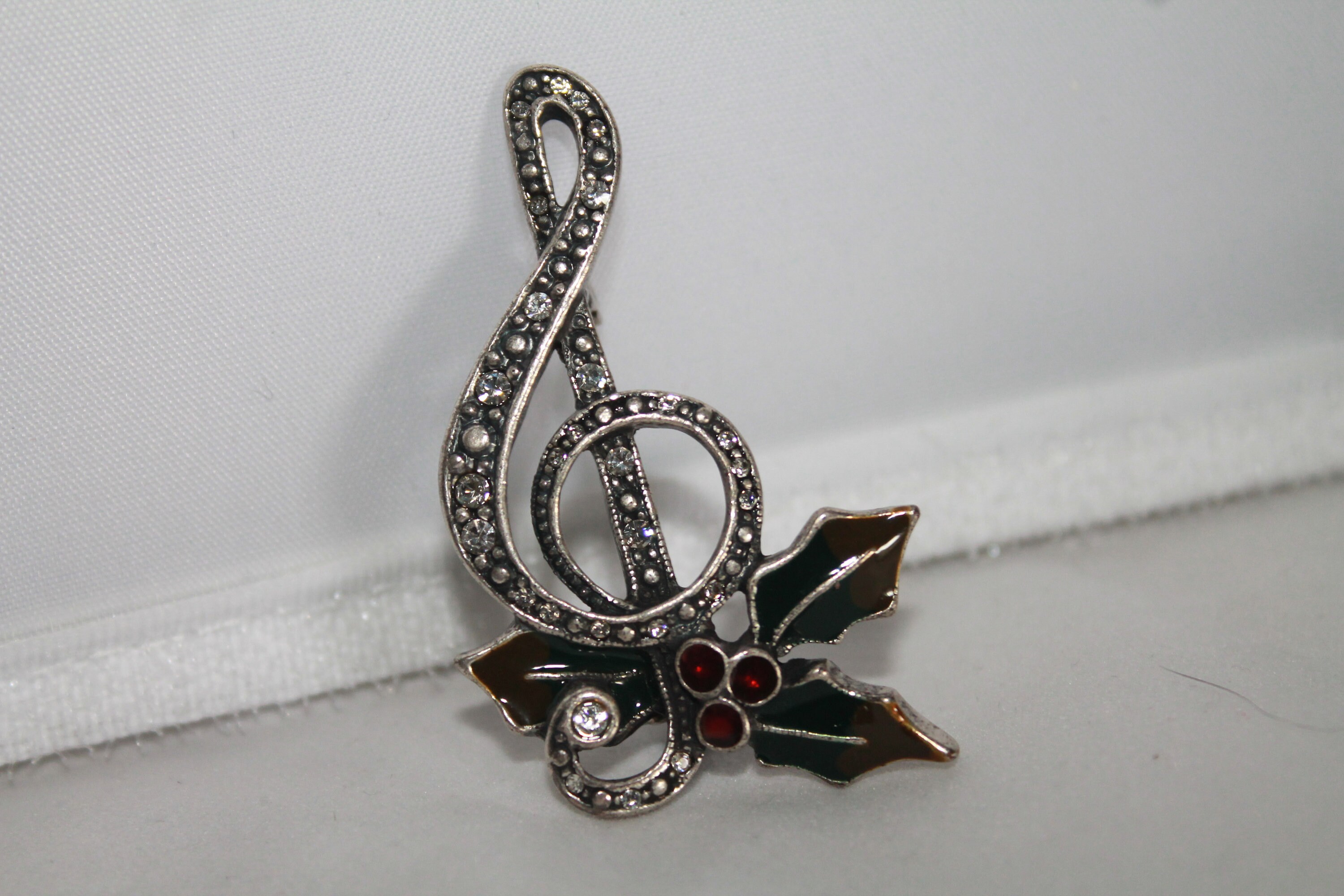 Vintage Christmas Leaf & Clef Brooch Pin - Etsy
