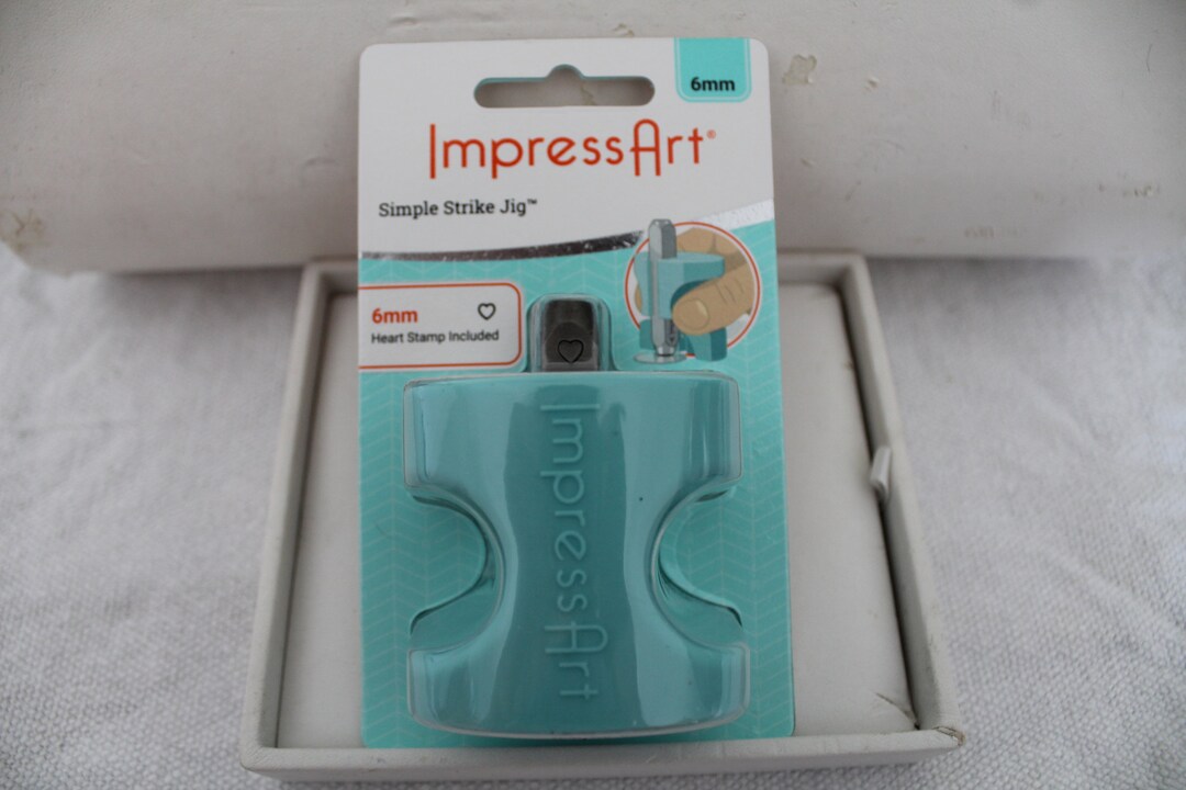 Impressart Simple Strike Jig Da 6mm Con Timbro Cuore - Maschera Per Incisione Metalli - 2