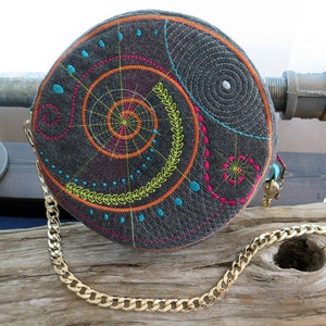 Digital Embroidery : Fibonacci Spiral Round purse - In the hoop machine embroidery file - Instant download