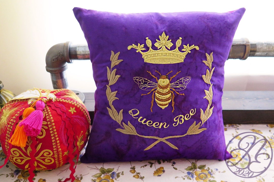 Digital Embroidery Queen Bee V2.0 in the Hoop Machine Embroidery File
