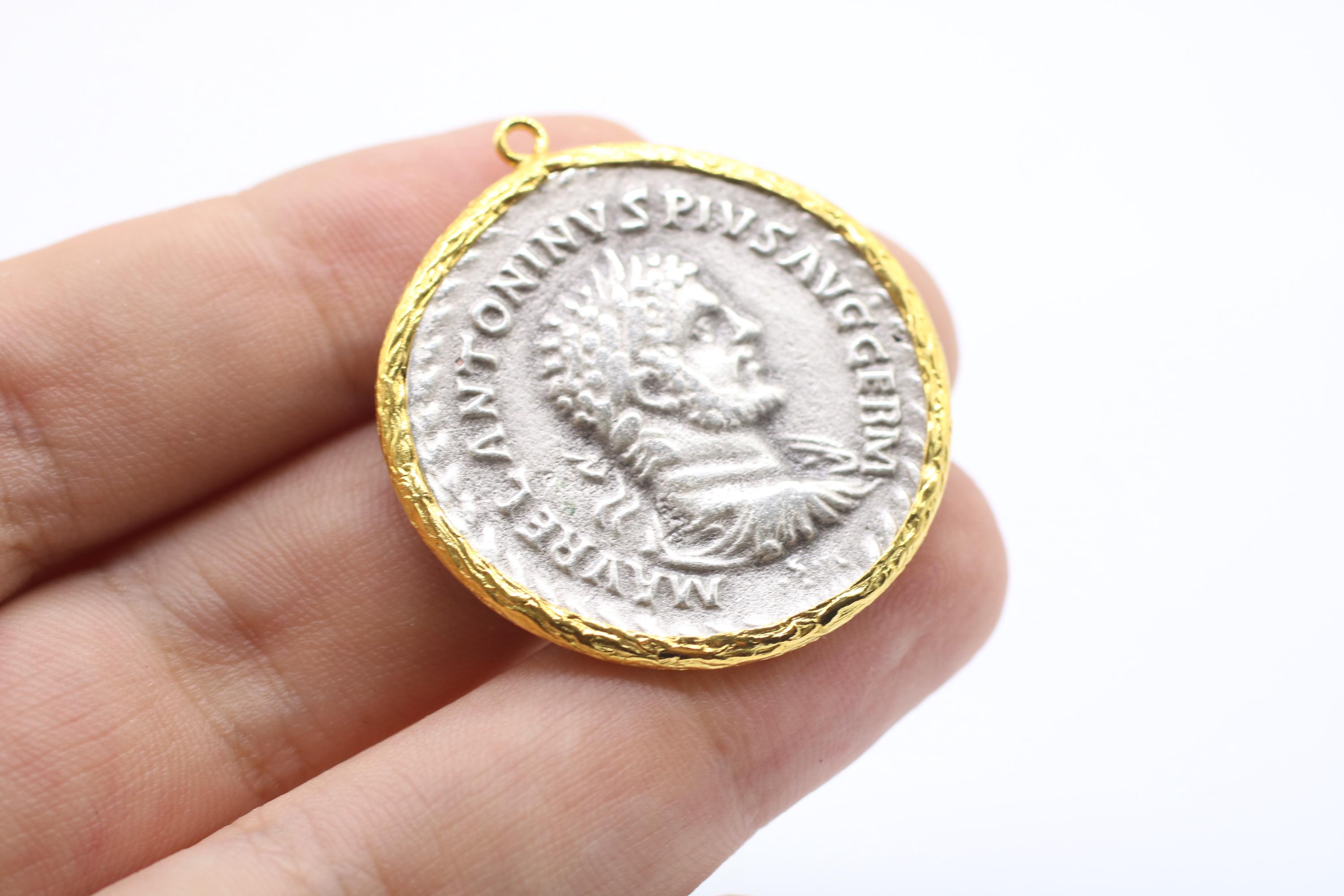 古代ギリシャのコインペンダント、コインチャーム、35 x 38 mm ゴールドフレームベゼル、ローマのペンダント、メダリオンペンダント、シーザーコイン 、シルバーコイン、FRRC - Etsy 日本