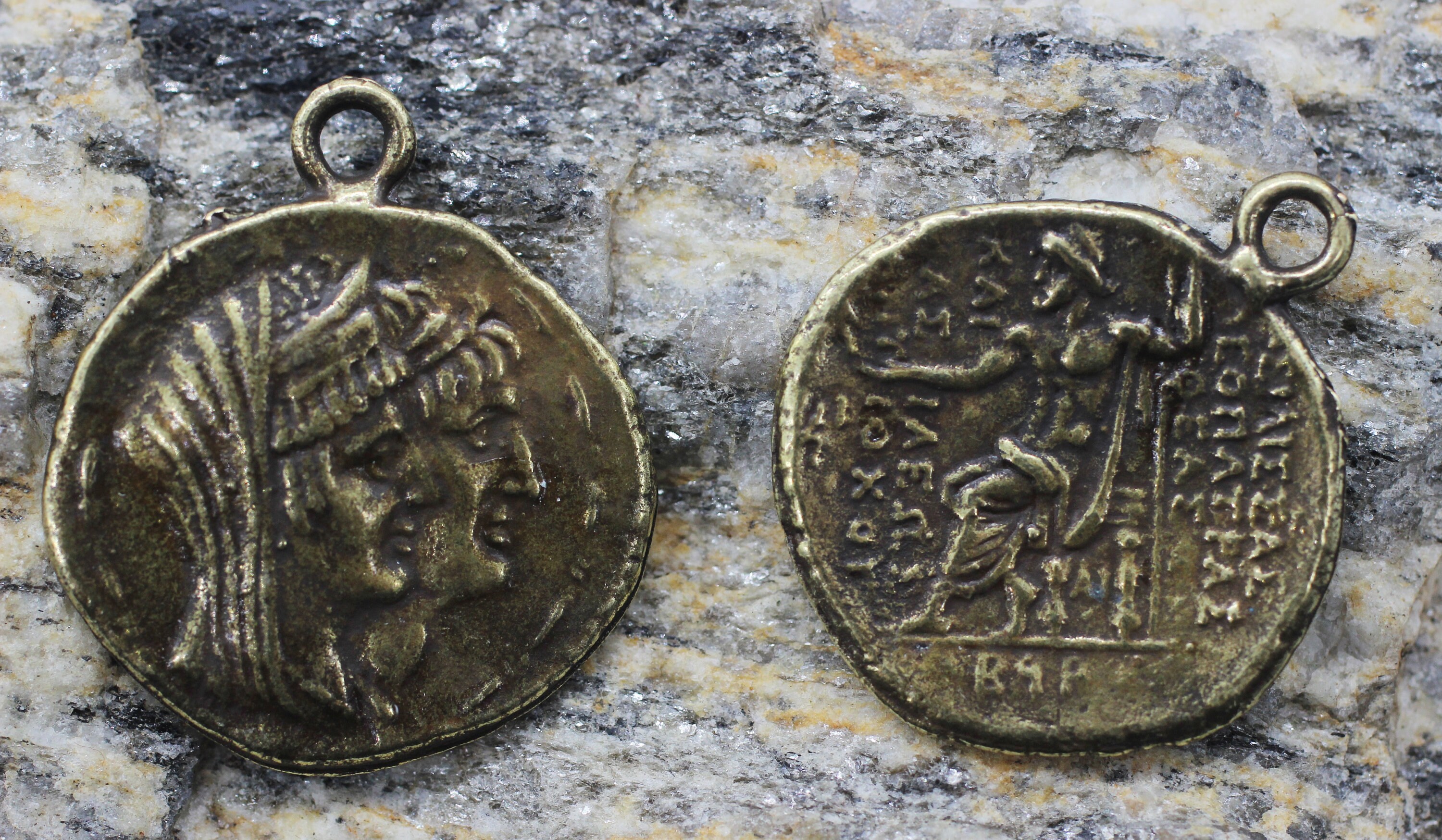 古代エジプトのコイン、青銅貨幣、コインペンダント、両面チャーム、エジプトペンダント、ファラオのコイン、ファラオチャーム、コインチャーム、EGYP -  Etsy 日本