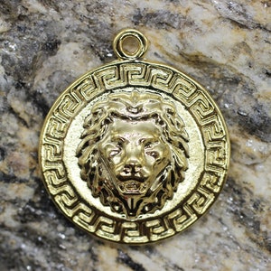 Shiny Gold Plated Lion Head Pendant, 28x32mm, Lion Head Charms, Animal charm, Leo charm, Africa Charm, Lion Face charm, Round Charm, LCHP