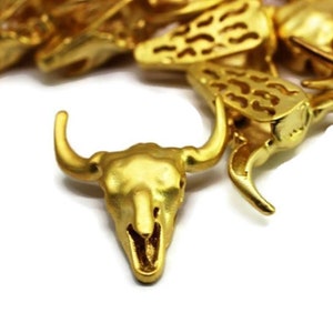 24k Gold Plated Cattle Charm 28 mm, Horn Bead Charms, Cattle Skull, Buffalo Skull, Bracelet Charm, Skull Beads, Bracelet Charms, CBBB