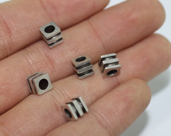 10/50/100 stuks antiekzilveren gestreepte kubussen - vierkante kubusafstandhouder van 6 mm - kubuskralen - buiskralen - kubieke hanger - open vierkante kralen - vierkante kubussen