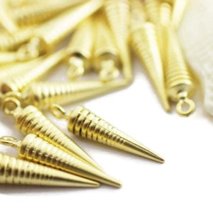 Matt Gold Plated Spike Charms, 7 x 30 mm Spike Pendants, Conical Spike, Spike Findings, Long Spike Necklace, pendulum Charms, SPBC