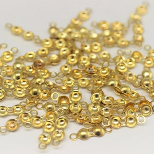 Peut inclure: Un tas de connecteurs métalliques dorés avec deux boucles sur chaque pièce. Les pièces sont conçues pour relier deux pièces de bijoux ou d'autres articles.