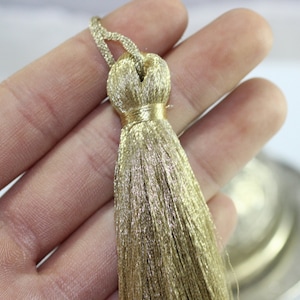 Gyllene extra stor silkeslen tofs - 110 mm stora tofsar - Mala halsband smyckestillverkningstillbehör - Tofshängen - PSK 023