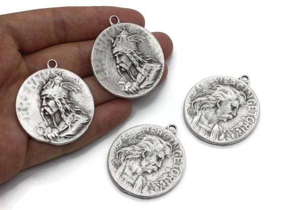 Pendentif Ancien Argenté Aux Armes De Bretagne – Pièce Vintage Unique