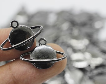 Antique Black Saturn Charms, 14x21mm Space Charm, Astronomy charm, Planet Jewelry, Saturn Charm, planet pendant, galaxy charm, STPC