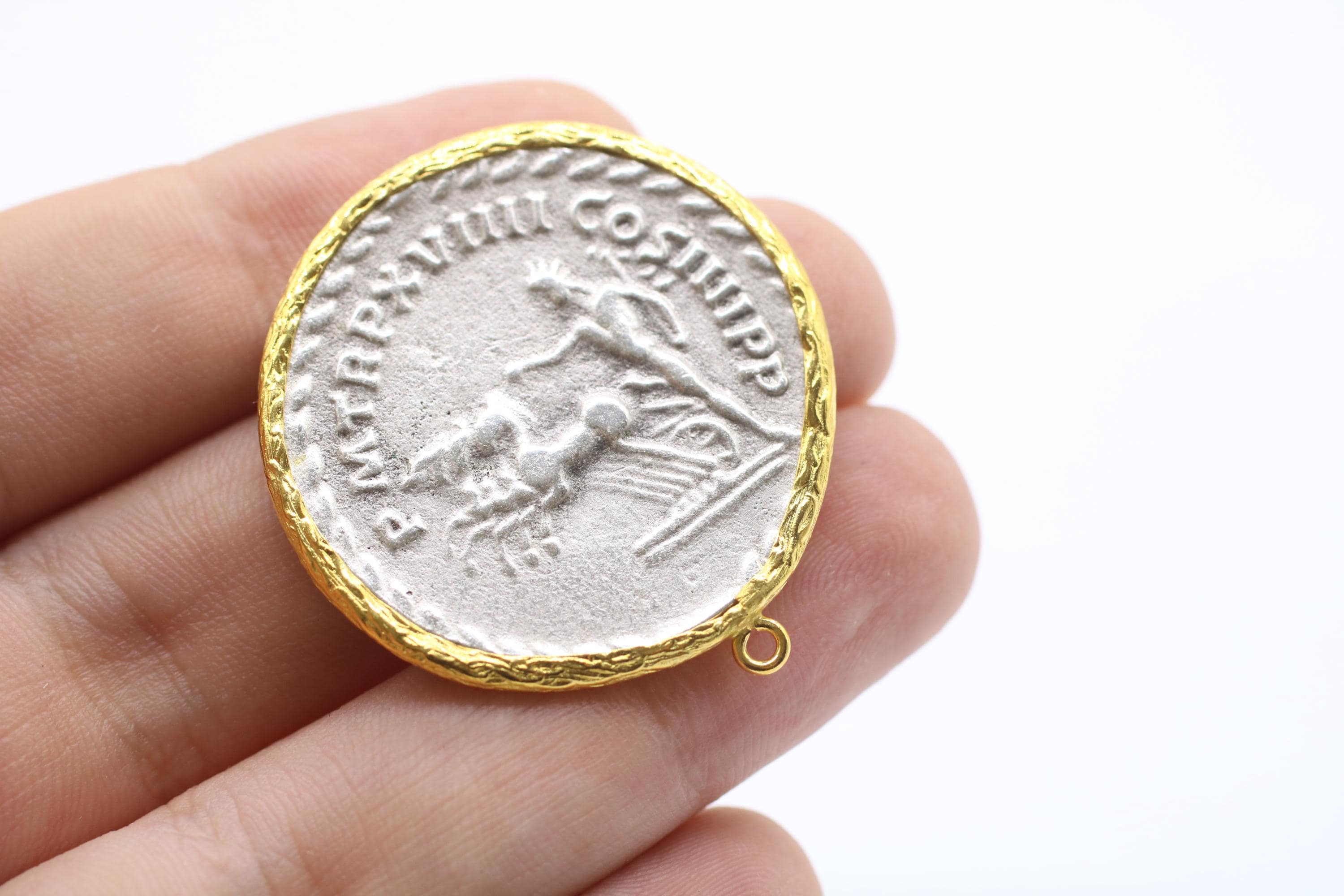 古代ギリシャのコインペンダント、コインチャーム、35 x 38 mm ゴールドフレームベゼル、ローマのペンダント、メダリオンペンダント、シーザーコイン 、シルバーコイン、FRRC - Etsy 日本