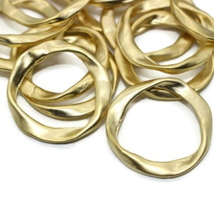 Mattguld oval ring med sluten ögla, stor guldpläterad böjd ring rund, 25 mm böjd guldring, smyckesdetaljer, OVLR