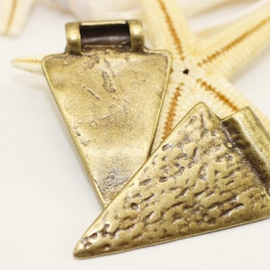 Antike Bronze Pfeilspitze Anhänger 26 x 45 mm, Dreieck Anhänger, Strukturierte Dreieck Anhänger, Geometrische Anhänger, Pfeilspitze