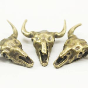 Antique Bronze Cattle Charm 28 mm, Horn Bead Charms, Cattle Skull, Buffalo Skull, Bracelet Charm, Skull Beads, Bracelet Charms, CBBB