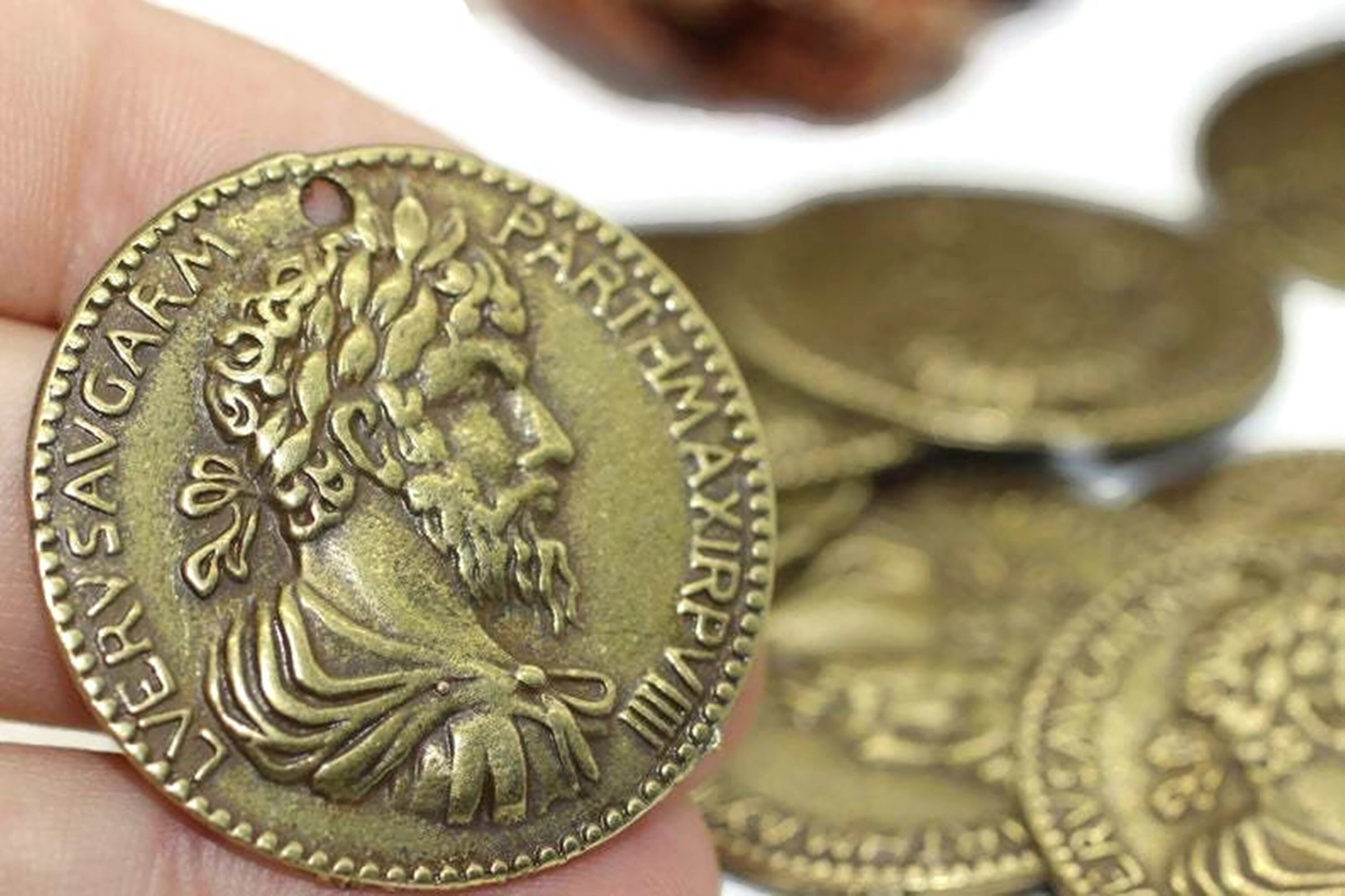 ローマ帝国皇帝シーザーのアンティークブロンズコイン、35 mmブロンズペンダント、両面チャーム、ローマペンダント、シーザーコイン、RCCP -  Etsy 日本