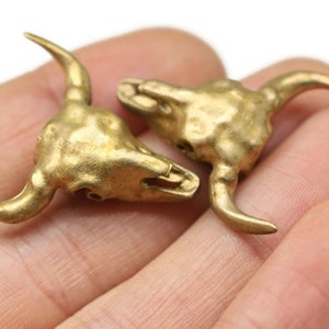 Antique Brass Cattle Charms 28 mm, Horn Bead Charms, Cattle Skull, Buffalo Skull, Bracelet Charm, Skull Beads, Bracelet Charms, CBBB