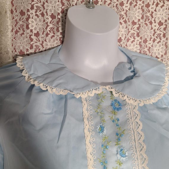 Vintage 60s Loungees powder blue floral lace hous… - image 3