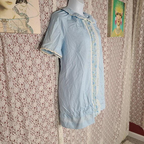 Vintage 60s Loungees powder blue floral lace hous… - image 5