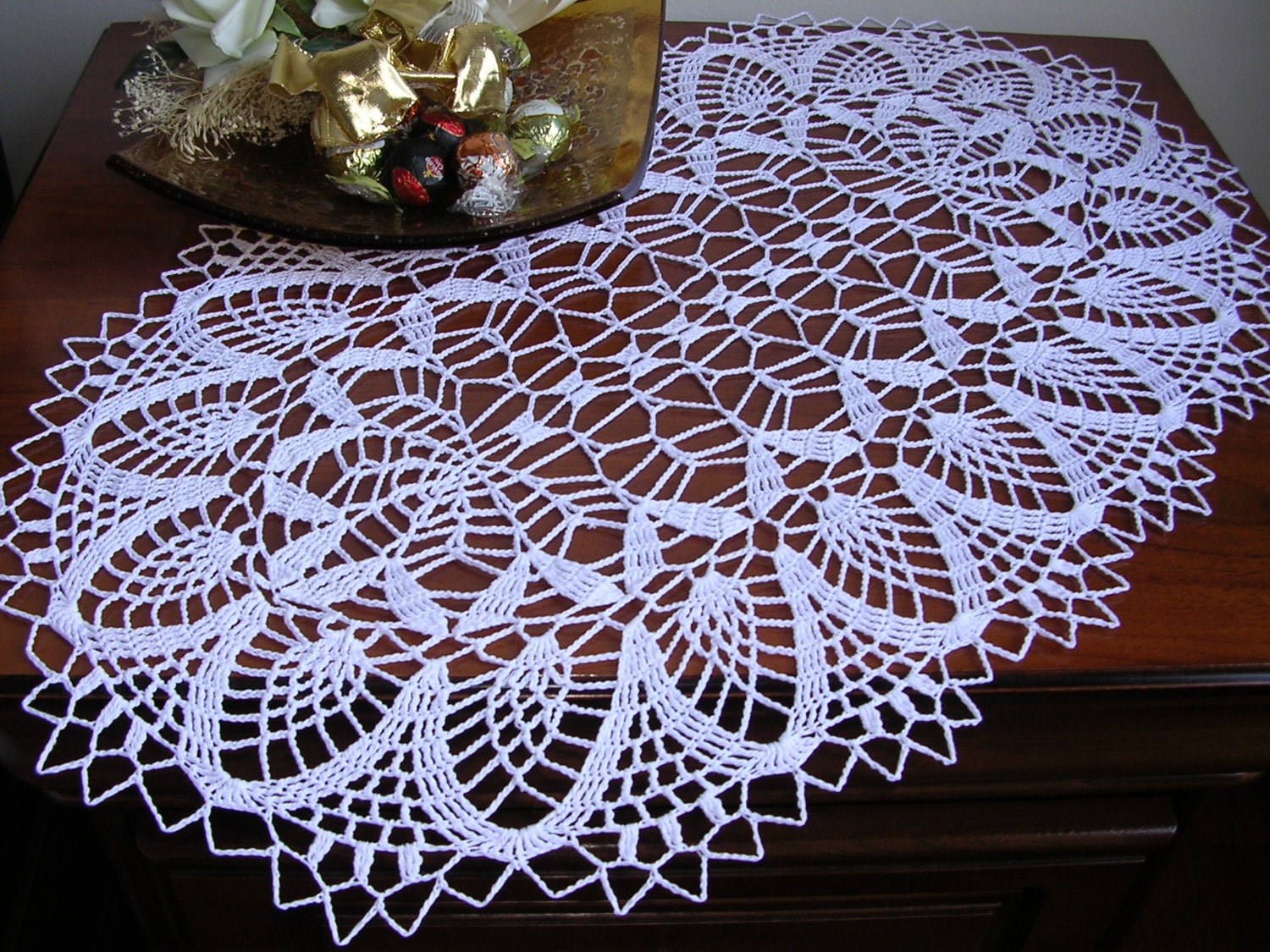 White Vintage Hand Crochet Lace Doilies Oval Cotton Table Runner Mats 11x27inch 