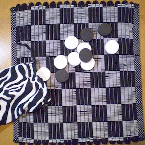 Woven Black/White Checkerboard Mat Plus checkers