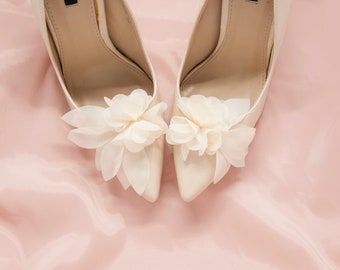 cream bridesmaid shoes