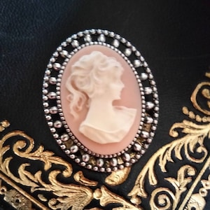 Cameo style brooch or earrings