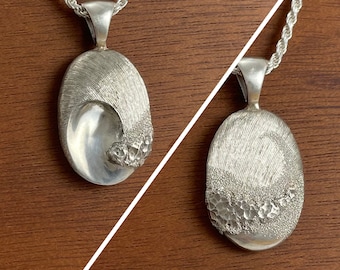 Collar con colgante de ola de oro macizo de 14 quilates con remolino de aguas bravas en la parte posterior