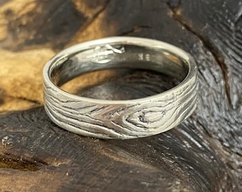 Anillo de oro con vetas de madera, alianza de boda para hombre inspirada en la naturaleza