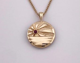 Collar reversible con colgante de amanecer y flor de cerezo en oro de 14 quilates, rubí, zafiro o diamante.