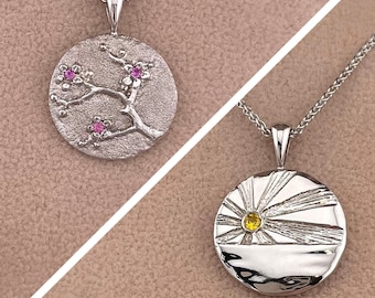 Collar reversible con colgante de flor de cerezo y amanecer de Sakura en oro de 14 quilates