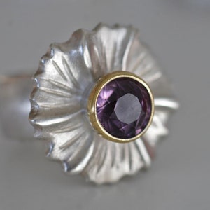 Anillo de flores en plata / oro &quot;Eye-catcher 24&quot; de Frank Schwope, amatista, violeta, obra de orfebrería, único, anillo