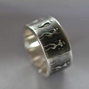 Unique silver ring with circumferential figure ornament by Frank Schwope, people, men, Schwope, unique jewelry, unique, goldsmiths, ring