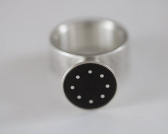 Ring in sterling silver with solid ebony cone and inlaid inlays by Frank Schwope, ebony, unique ring, silver, jewelry