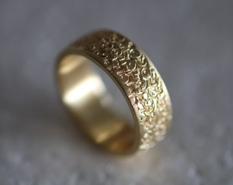 Ring mit umlaufenden gepunzten Ornamenten von Frank Schwope, Ehering, Gold, Silber, Hochzeit, Unikat, Goldschmiedehandwerk, Ehe, Partner