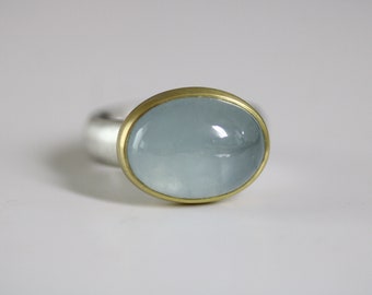 Bague en argent avec aigue-marine ovale sertie sur or 900 par Frank Schwope, bijoux uniques, unique, travail d'orfèvrerie, bague, or, bijoux