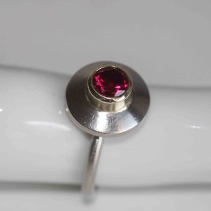 Dream ring in 750 palladium with synthetic ruby set in 750 gold by Frank Schwope, ring, palladium, unique image 5