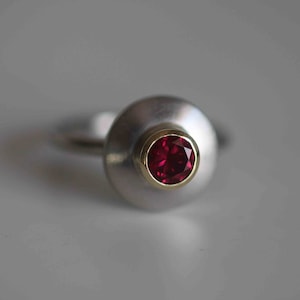 Dream ring in 750 palladium with synthetic ruby set in 750 gold by Frank Schwope, ring, palladium, unique