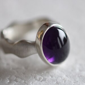 Ring with beautiful oval purple amethyst by Frank Schwope, silver, wave, gemstone, purple, amethyst, unique jewelry, goldsmith&#39;s work