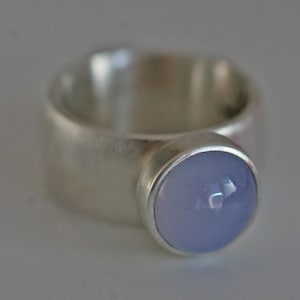 Ring with beautiful lavender chalcedony in silver by Frank Schwope, sky blue, lavender, gemstone, unique jewellery, goldsmith&#39;s craft, blue
