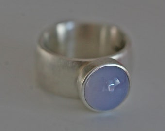 Bague avec une belle calcédoine lavande en argent de Frank Schwope, bleu ciel, lavande, pierre précieuse, bijoux uniques, orfèvrerie, bleu