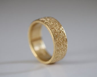 Ring mit umlaufenden gepunzten Ornamenten von Frank Schwope, Ehering, Gold, Silber, Hochzeit, Unikat, Goldschmiedehandwerk, Ehe, Partner