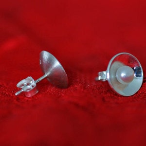 Beautiful pair of pearl earrings in silver by Frank Schwope, pair of earrings, silver, pearl, goldsmith's craft, unique jewellery, jewellery, gemstone image 1