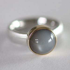 Unique sterling silver ring &quot;Eyecatcher 44&quot; by Frank Schwope, gray, moonstone, unique, Schwope, precious stone, unique jewelry, goldsmith&#39;s work
