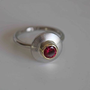 Dream ring in 750 palladium with synthetic ruby set in 750 gold by Frank Schwope, ring, palladium, unique image 9