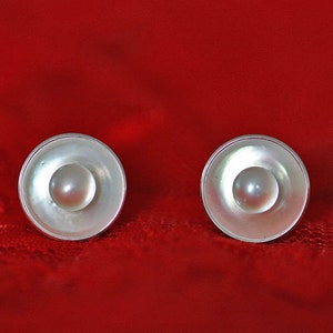Beautiful pair of pearl earrings in silver by Frank Schwope, pair of earrings, silver, pearl, goldsmith's craft, unique jewellery, jewellery, gemstone image 2