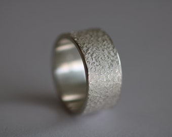 Bague en argent massif avec structure poinçonnée de Frank Schwope, travail d'orfèvre, bijoux uniques, bijoux uniques, orfèvre, argent, bague